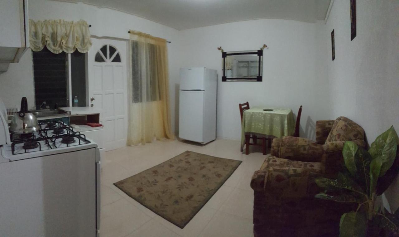 Cynson Villa Holiday Accommodations Christ Church Bagian luar foto